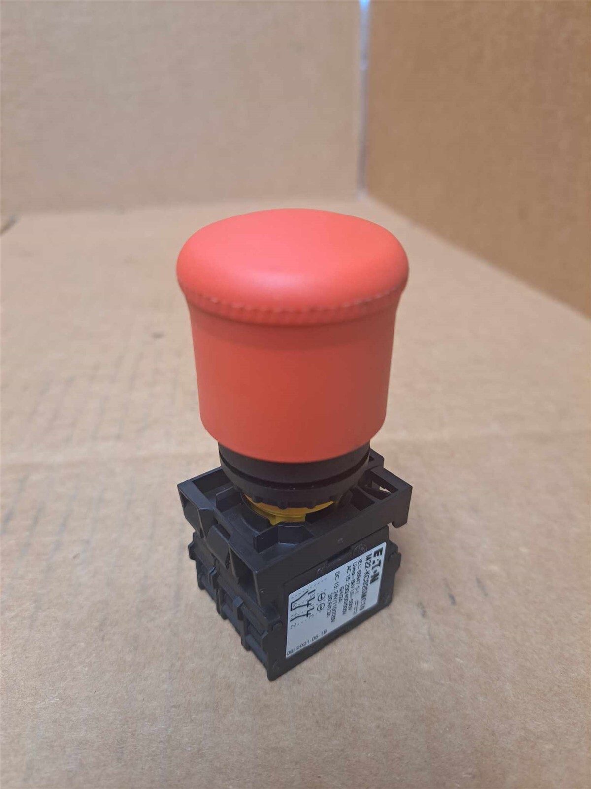 Eaton Emergency Stop Switch M22-PV w/ M22-KC02SMC10