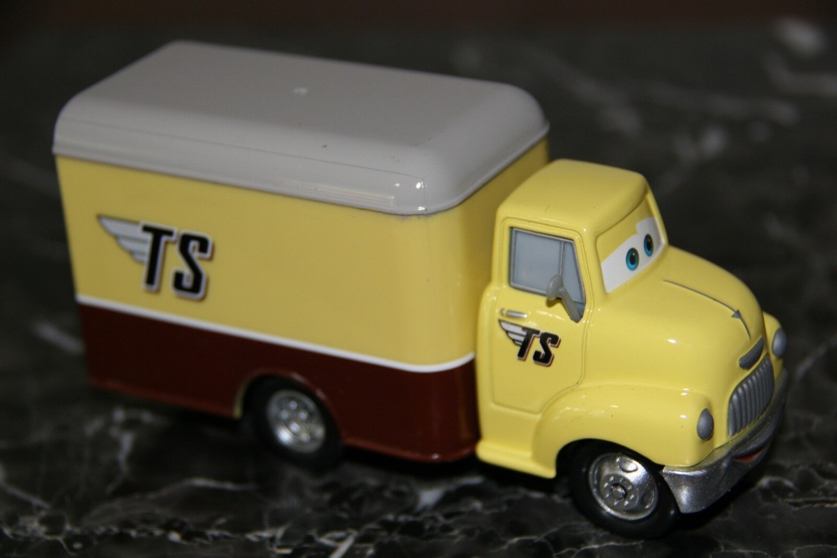 Disney カーズ Towin Eoin & Dustin Mellows Amazon.com: Disney Cars Toys Oversized Towin Eoin Truck