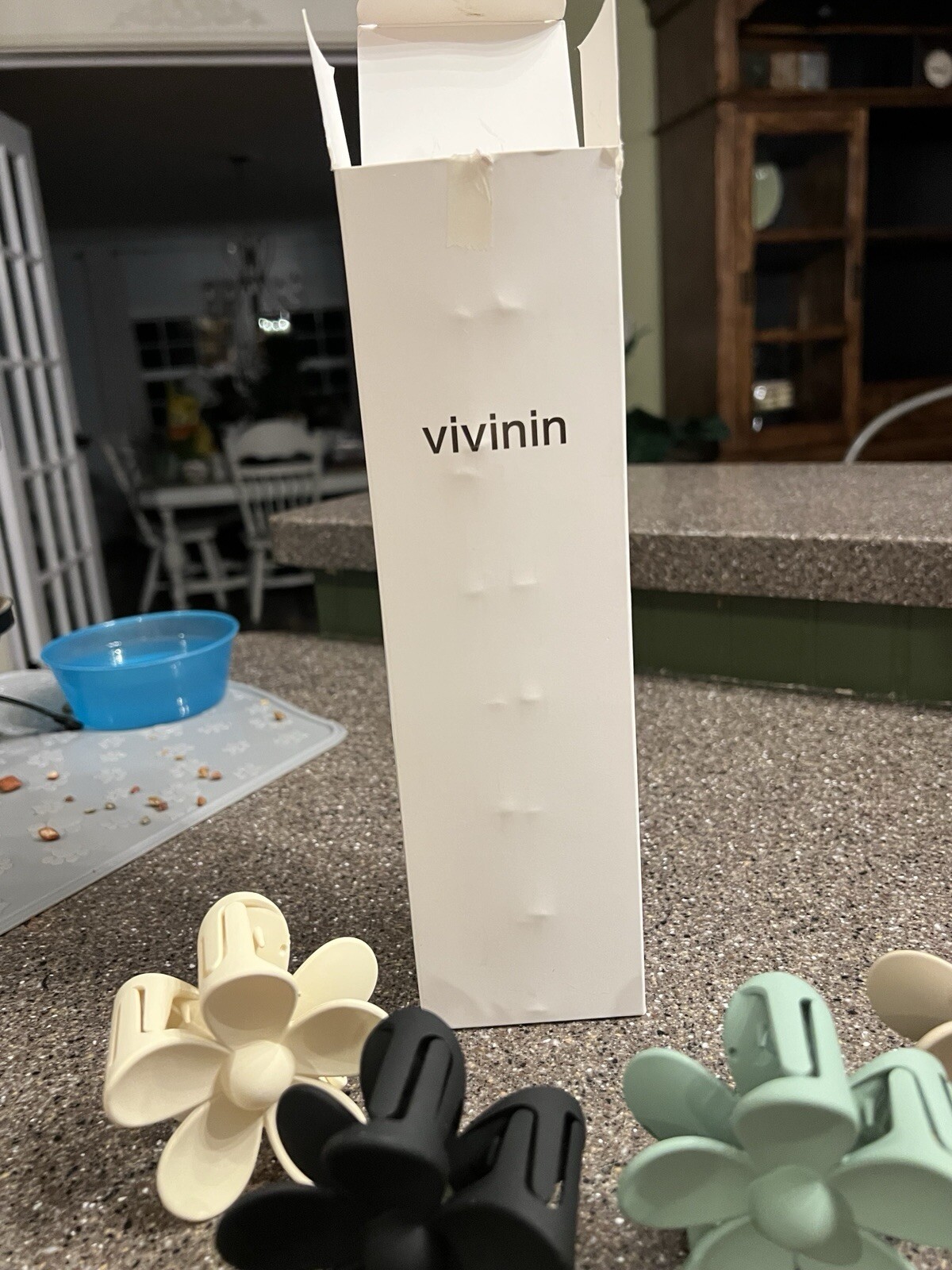 Vivinin Large 4pc Sets Flower Hair Clip Cream & Blk,Tan & Green New In Box 3”