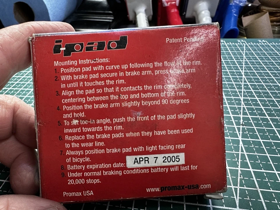 Pastillas de freno de bicicleta Promax i-pad con L.E.D. integrado luces - NOS - Roscado Foto 4 de 4