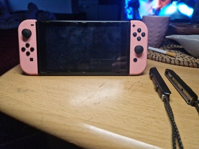 Nintendo Switch Handheld-Spielkonsole 32GB schwarz mit rosa Joy-Con