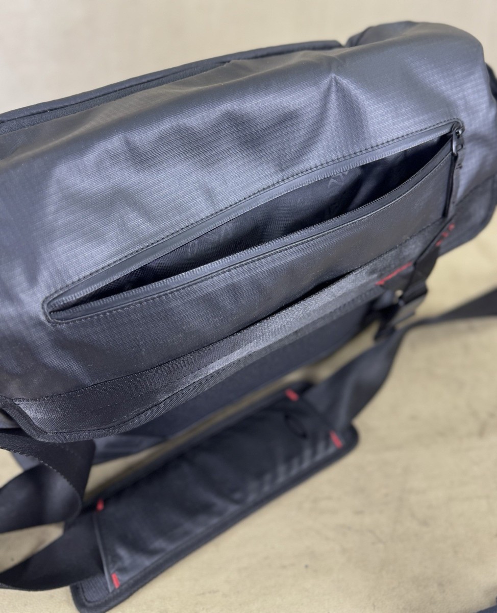 Oakley Black Luggage 22” Upright Wheeled Carry On Suitcase & 16