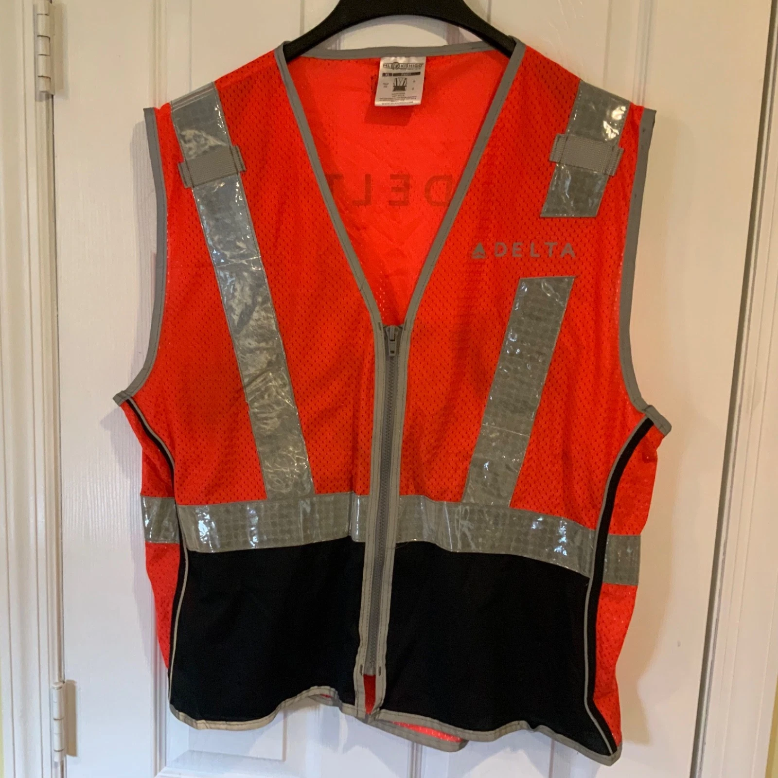 Delta Airlines Employee Crew Reflective Safety Vest Size XL (by ML Kishigo) - product detail image 1