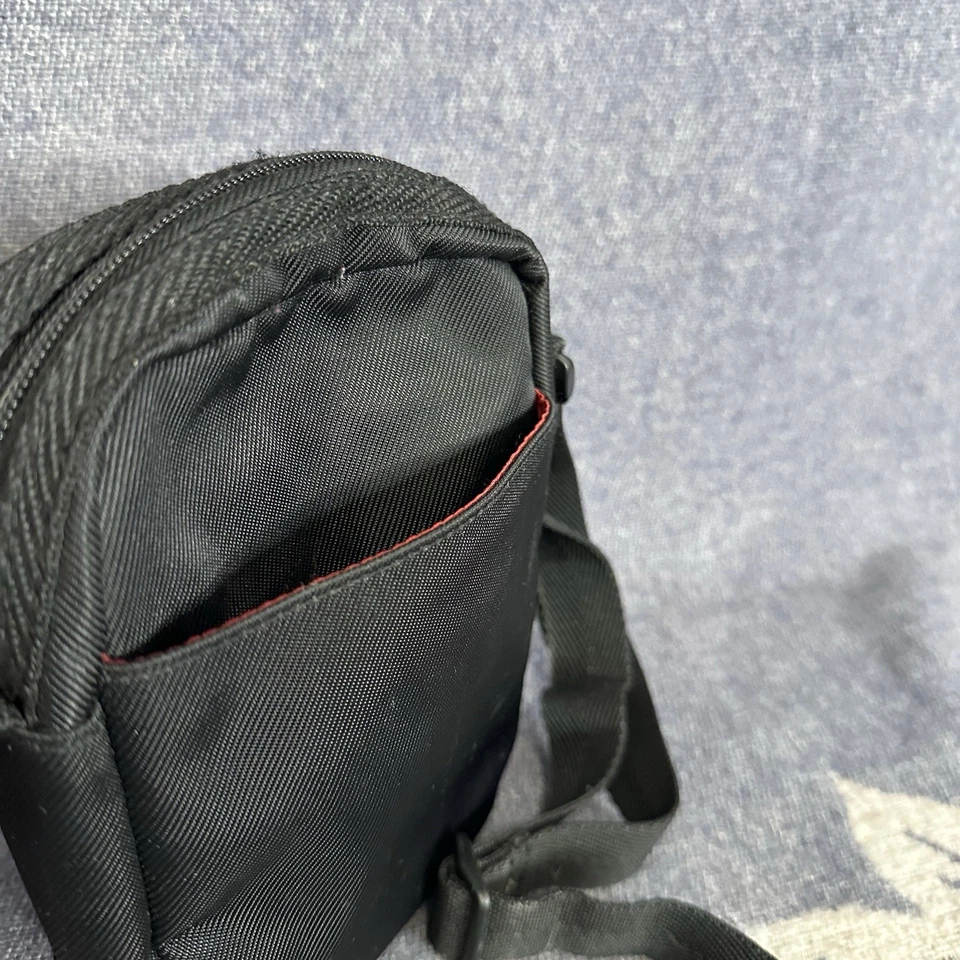 Tommy Hilfiger Bandolera Bolso Negro Azul Correa Ajustable Bolsillos con Cremallera Logo Foto 4 de 4