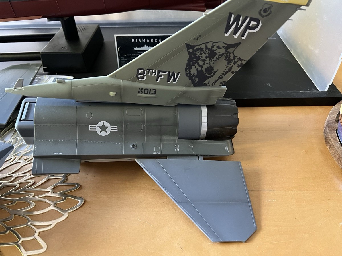 Elite Force BBi 1:18 F 16 Fighting Falcon Top Gun Maverick Fighter