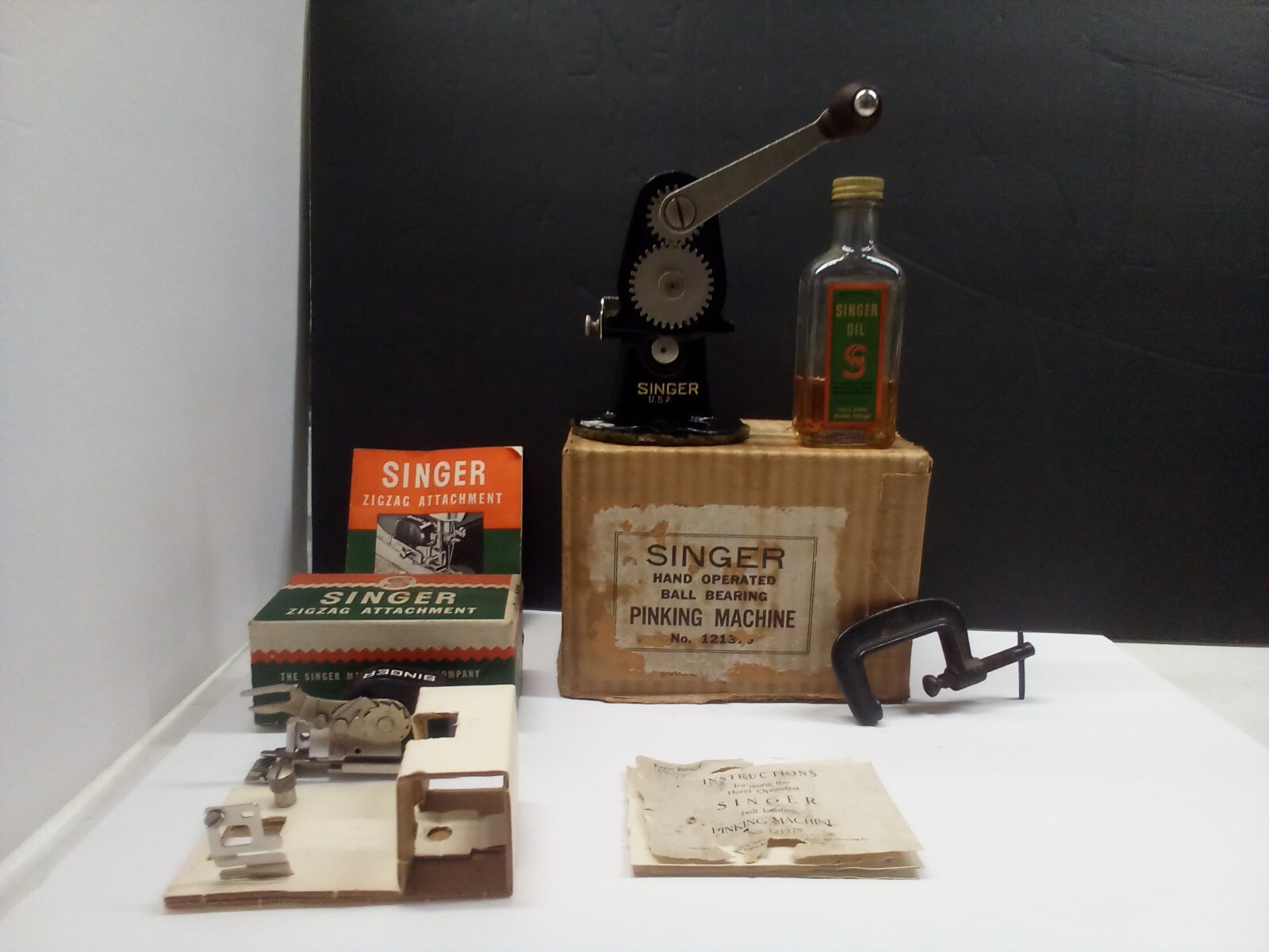 vintage singer pinking machine with attachment and original box no