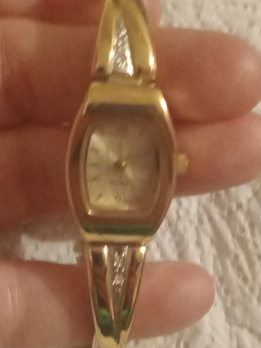 Unbranded Women's Quartz Watch. Needs Battery. goldtone Vintage