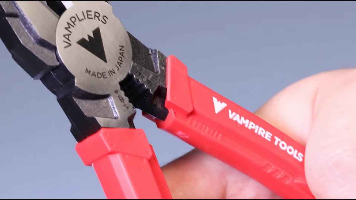 Vampliers VT-001-S3FC 8in Linesman Pliers, 7.5in Long Nose, 6.25