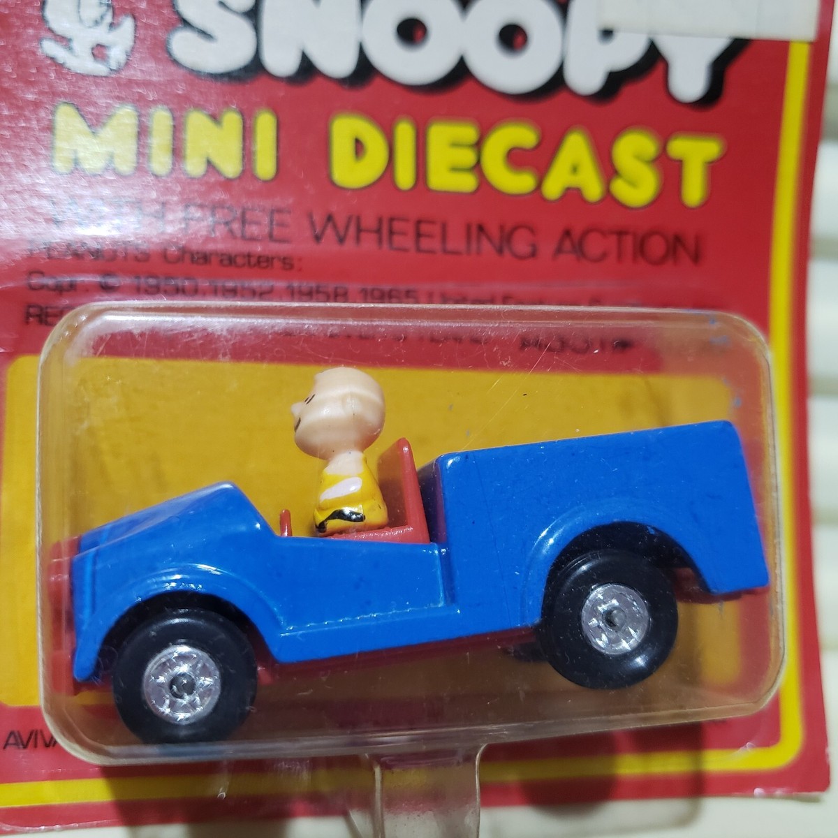 AVIVA 1965 Snoopy Peanuts CHARLIE BROWN in BLUE PICKUP Asst 2030