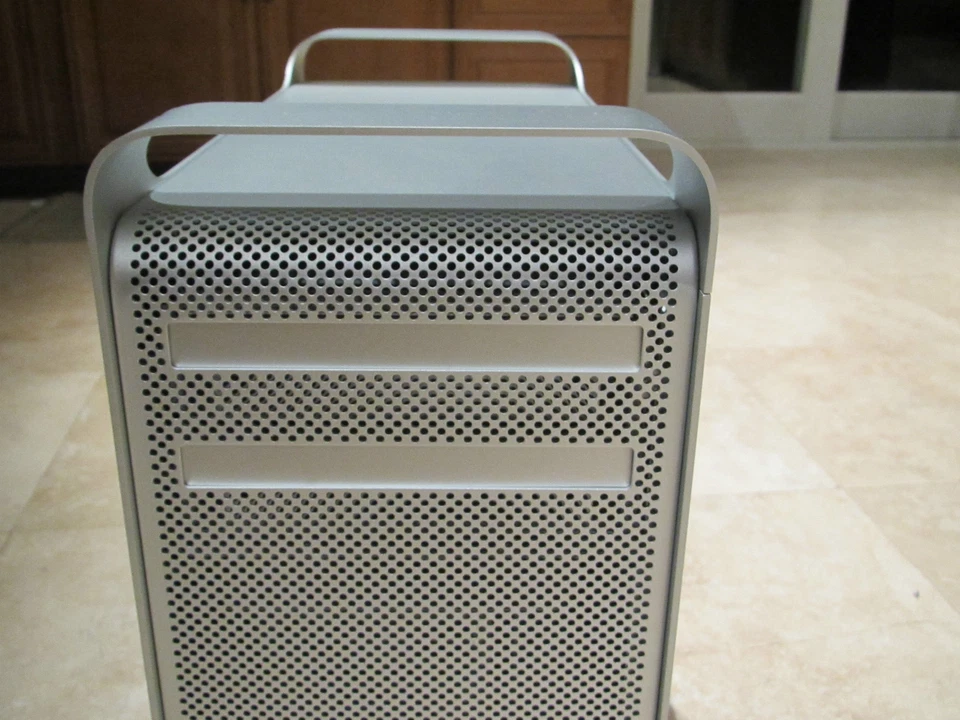 Apple Mac Pro Desktop 5,1 Twelve 12-Core 2.66Ghz Westmere 48GB RAM 1TB HD - Image 2 of 4