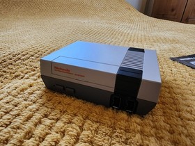 Nintendo NES Classic Mini Console with 850+ Games & Extra Controller