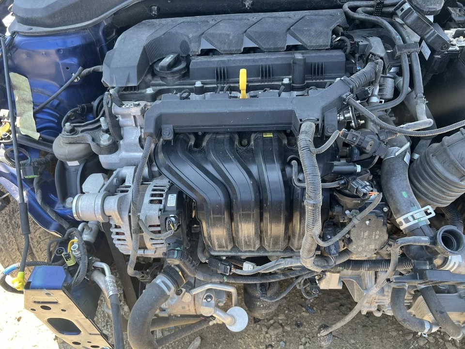 Consola central inferior delantera usada se adapta a: Hyundai Accent 2020 piso sin reposabrazos AT F Foto 4 de 4