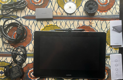 Wacom Cintiq Pro 13 Graphics Tablet with Wacom Link Plus