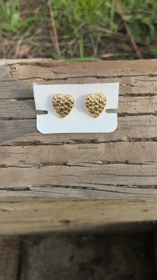 Pendientes estilo pepita de oro de 10k en forma de corazón (nunca usados) Foto 2 de 3