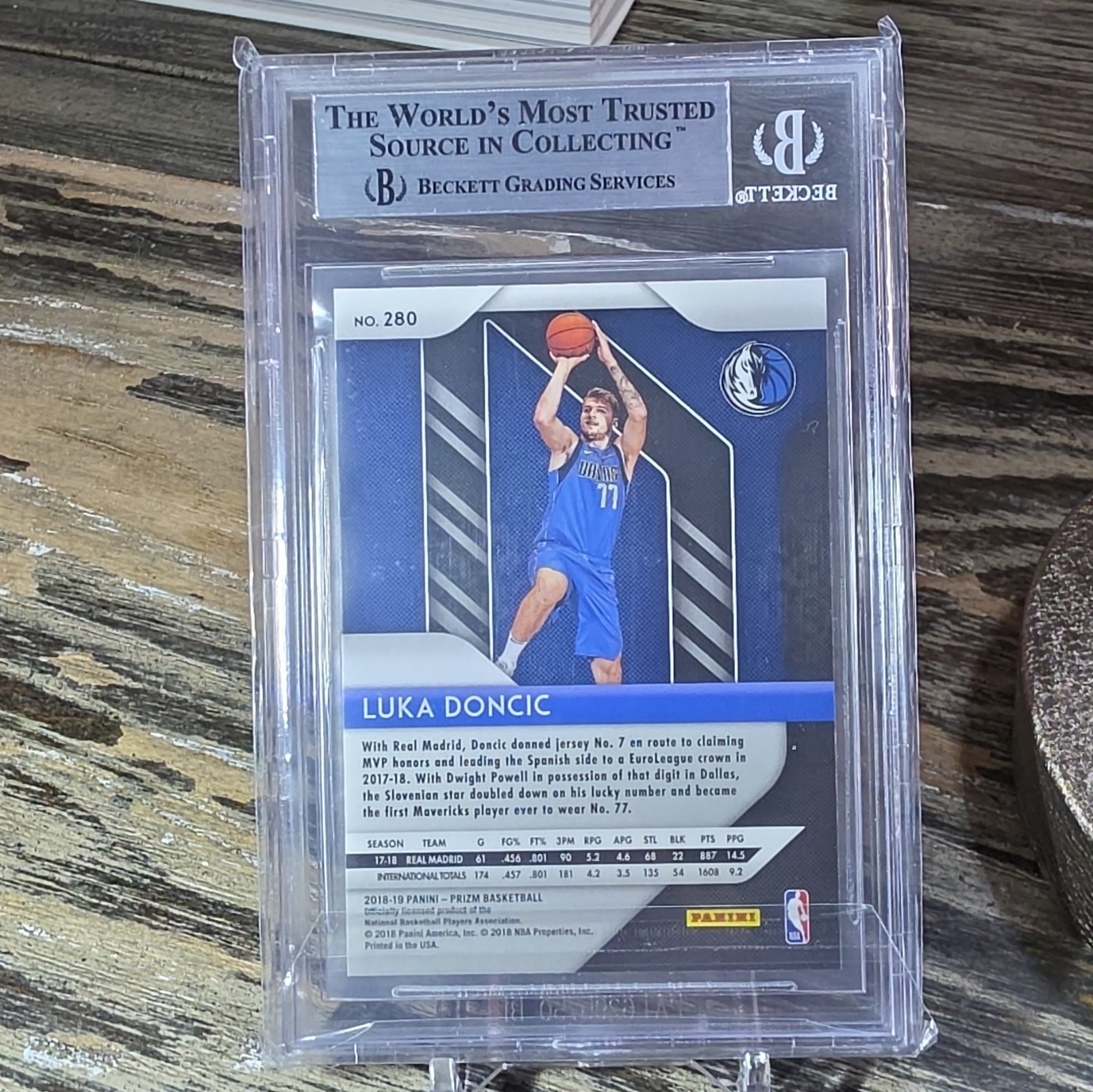Panini 2018-19 Prizm Luka Doncic #280 ROOKIE Auto BGS Authentic Dallas Mavericks view 2
