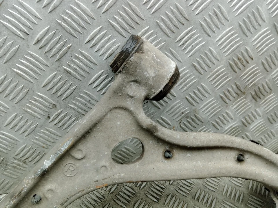 MERCEDES CLA WISHBONE LOWER CONTROL ARM FRONT RIGHT A2463304800 W117 2013-2019 - Image 4 of 4