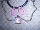 VINTAGE CUTE PINK PELICAN/PINK-YELLOW FLOWER PENDANT NECKLACE/PINK HOOP EARRINGS — photo 3