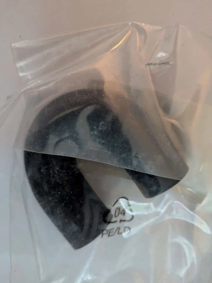 SAAB 55558952 Nuevo NOS Genuino OEM Codo de Manguera - Salida de Bomba de Agua 9-3 9-5 900NG Foto 2 de 2