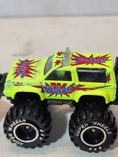 Pioneer Explorer Ford Bronco II 1987 con pneumatici oversize pressofusi SUV 1:64 usato.