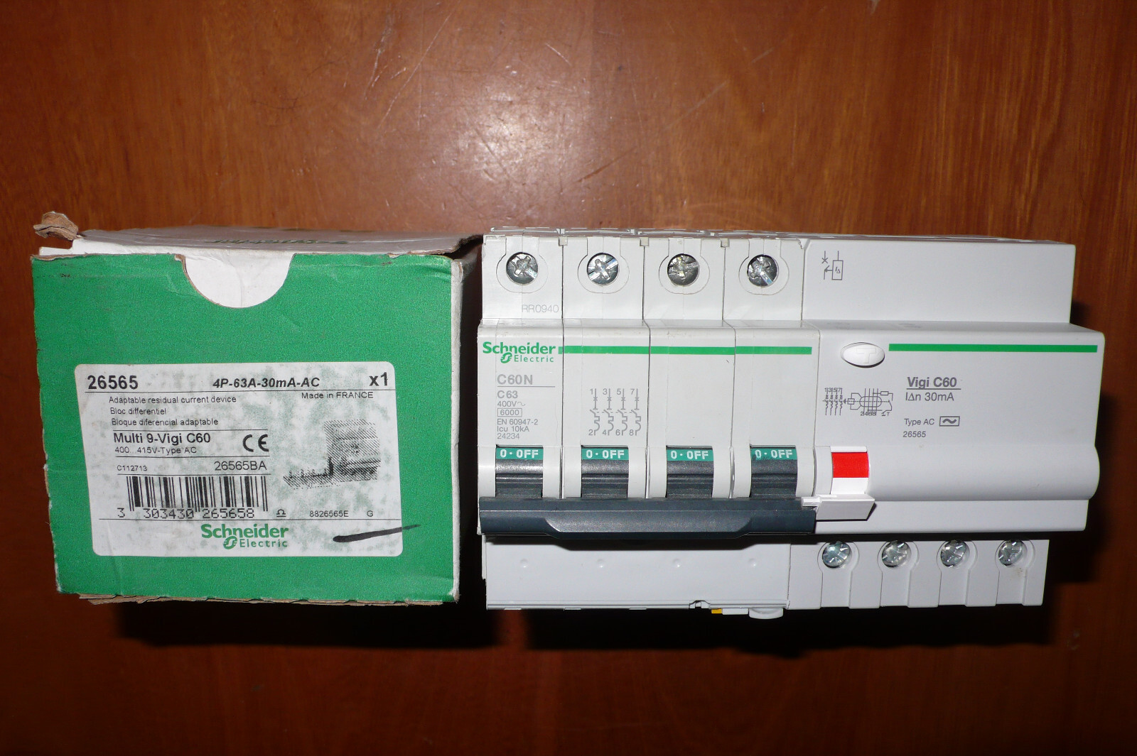 Disjoncteur différentiel 4P Schneider Electric 63A 30mA Courbe C triphasé pour tableau