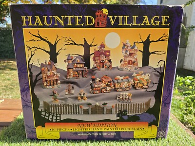 16 PIECE LIGHTED HAUNTED VILLAGE & TRAIN PORCELAIN Black Cat Ghost Pumpkins