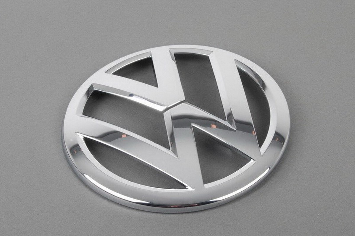Genuine VW Golf Mk7 13-17 Front Grill VW Badge Emblem Chrome