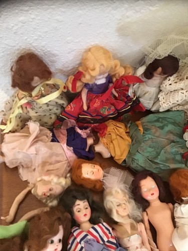 "17 muñecas pequeñas antiguas en total (3 libros de cuentos) otras sin marcar (2 necesitan reparación) 6""-7,5""" - Imagen 7 de 12