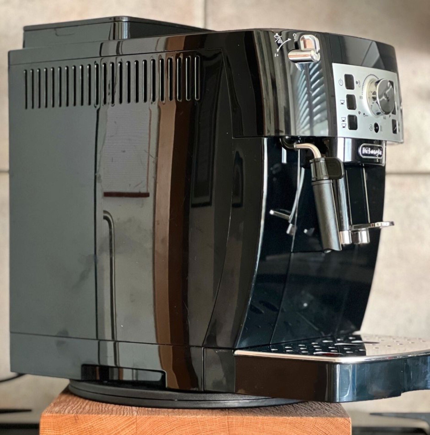 Delonghi Magnifica S Wasser Läuft Aus DeLonghi Magnifica S ECAM 22.110 Schwarz 2 Tassen Kaffeevollautomat