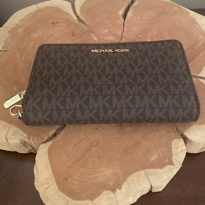 Michael Kors Jet Set Signature Logo Smartphone Wristlet Flat Zip MF Phone Case