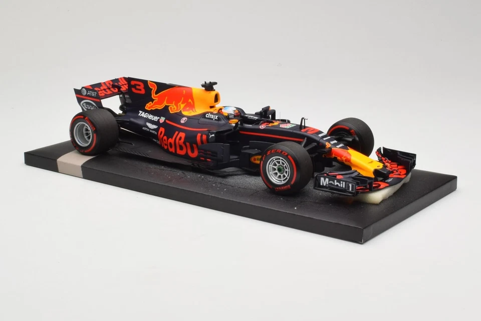 117171503 Red Bull Racing Tag Heuer RB13 #3 D. Ricciardo 3rd Place Malaysian GP - Photo 4/4