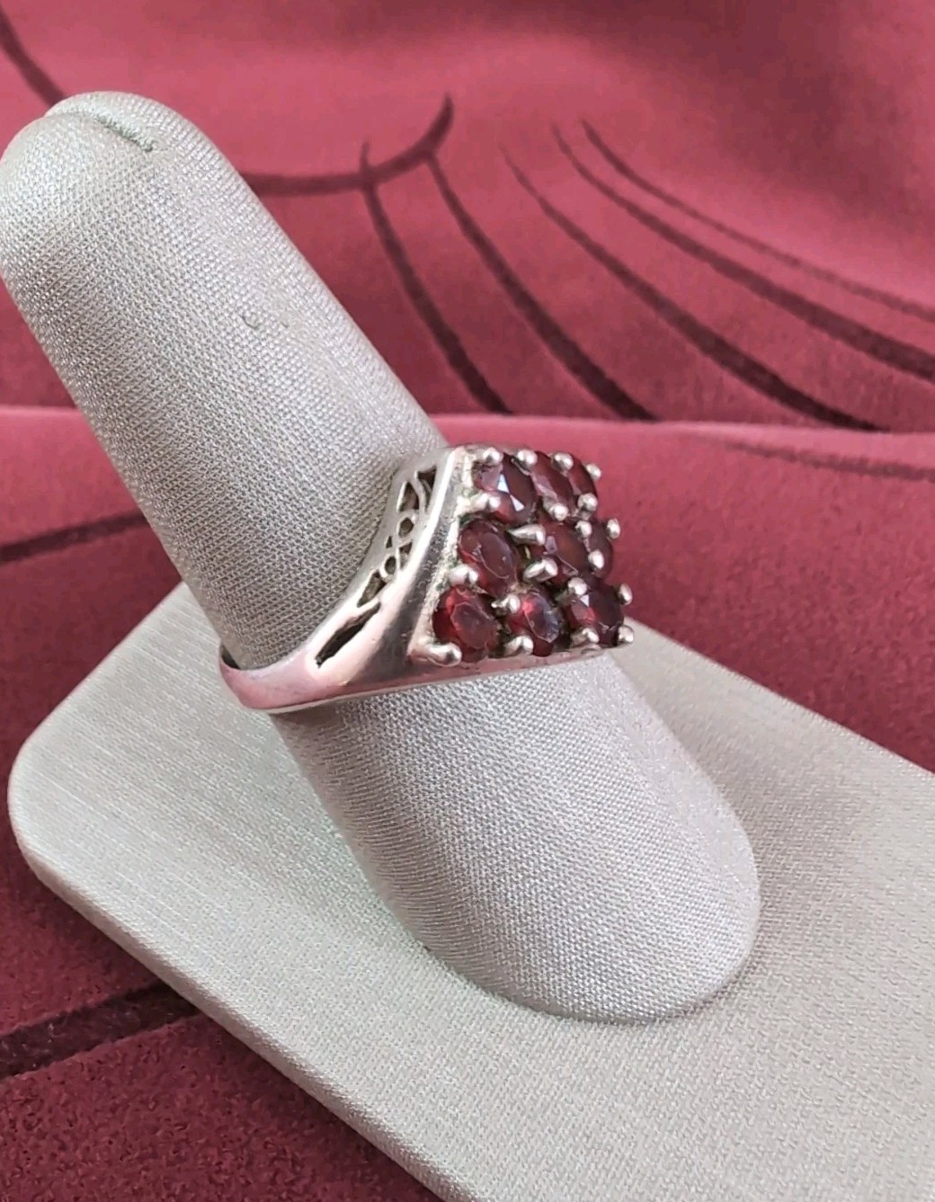 Beautiful Garnet Filigree Sterling Silver 925 Diamond Shape Ring Size 9