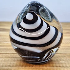 SIGNED ROBERT EICKHOLT 1989 Black White FREEFORM STRIPE INSERT GLASS PAPERWEIGHT