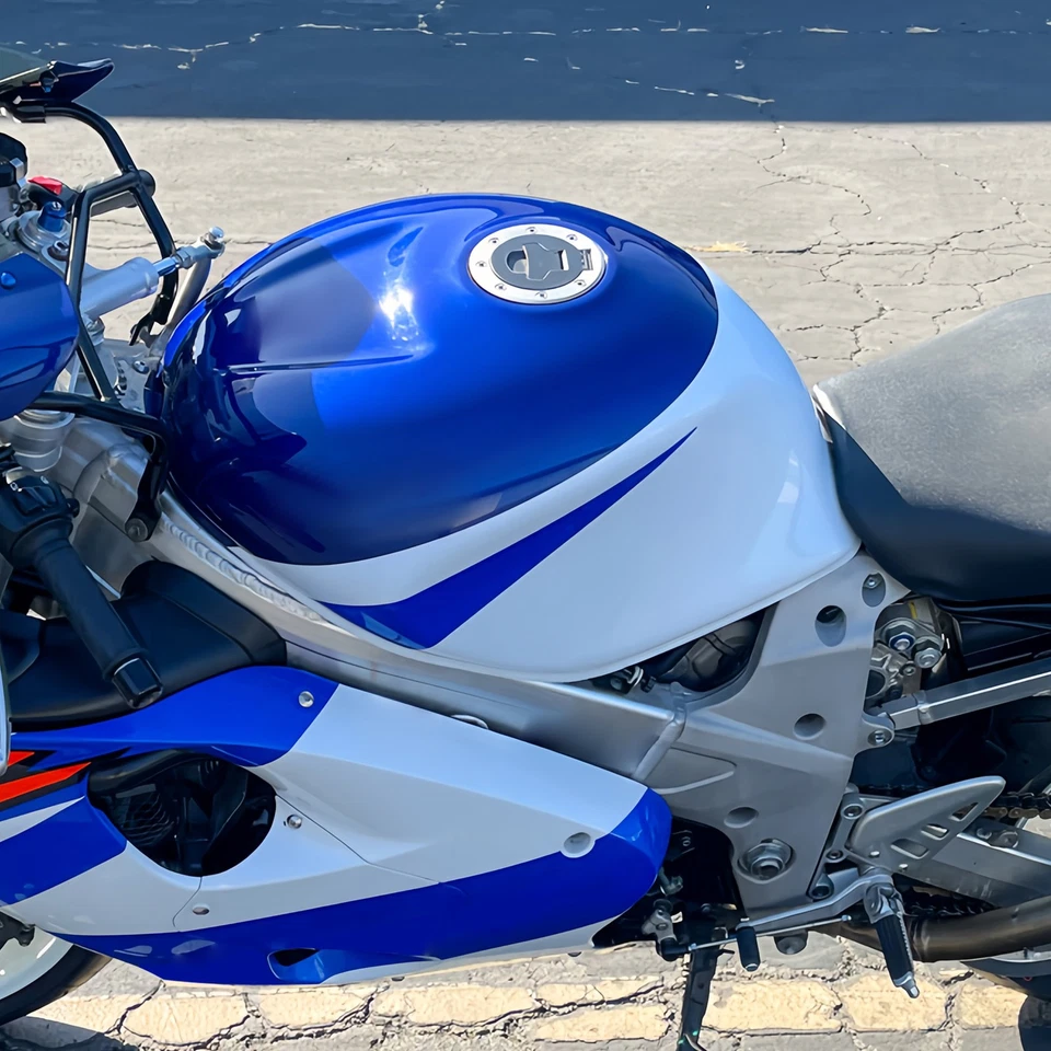 Tapa del tanque de combustible de gasolina cubierta llave de bloqueo apta para Suzuki GSXR750 01-03 GSXR600 1997-2003 Foto 2 de 4