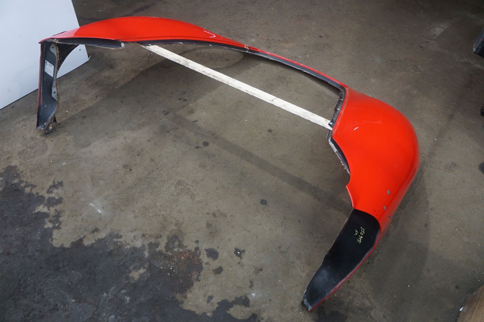 Front Fender Cone Clip Wing Panel Shell 65392611 Ferrari 360 Modena 2001 *Note*