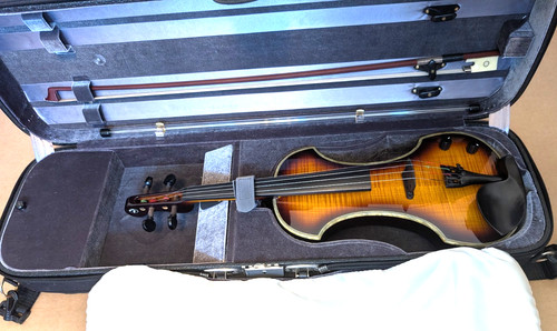 FENDER FV-3 Deluxe Electric Violin Sunburst with Hard Case Bow & Accesories