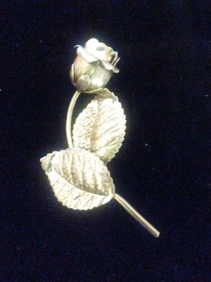 Beau 925 Sterling Silver Vintage Close Rosebud Flower Branch Leaves  Brooch Pin