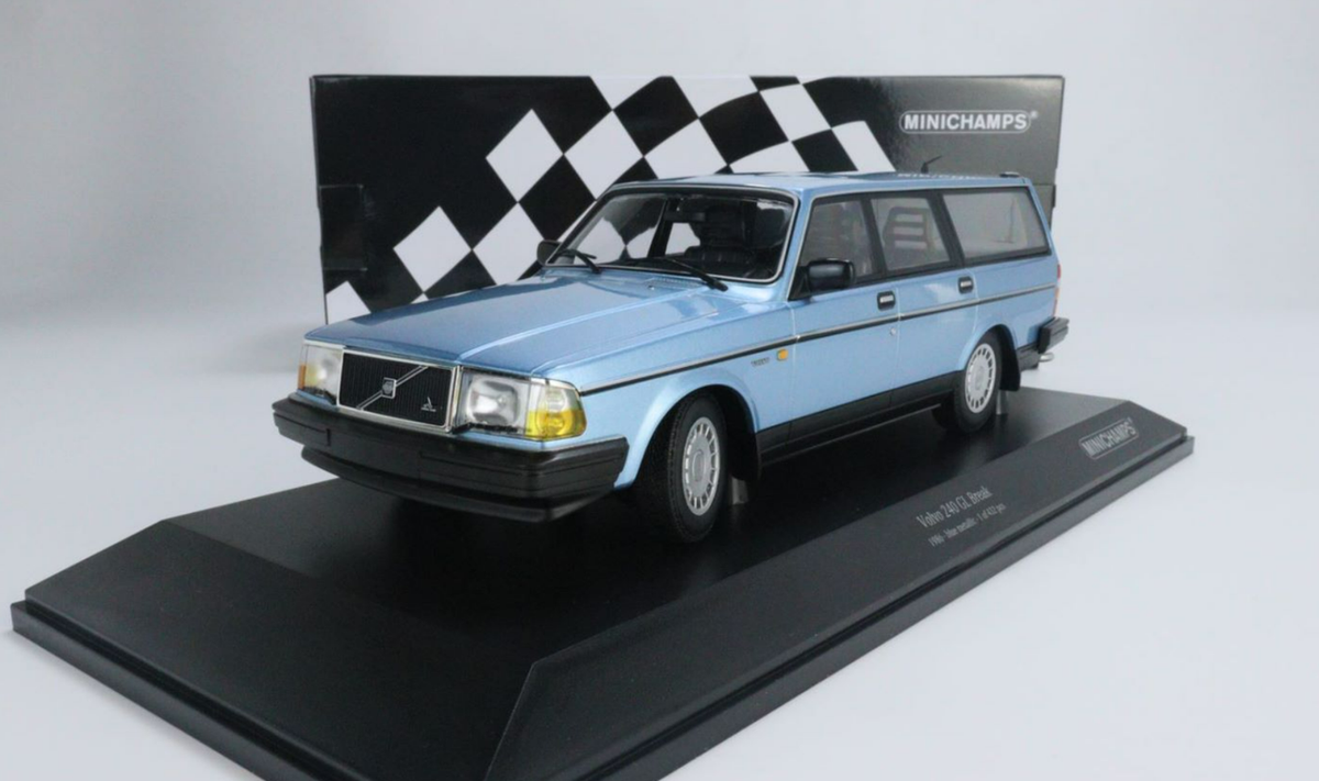 Minichamps 155171414 1/18 VOLVO 240 GL BREAK 1986 BLUE METALLIC