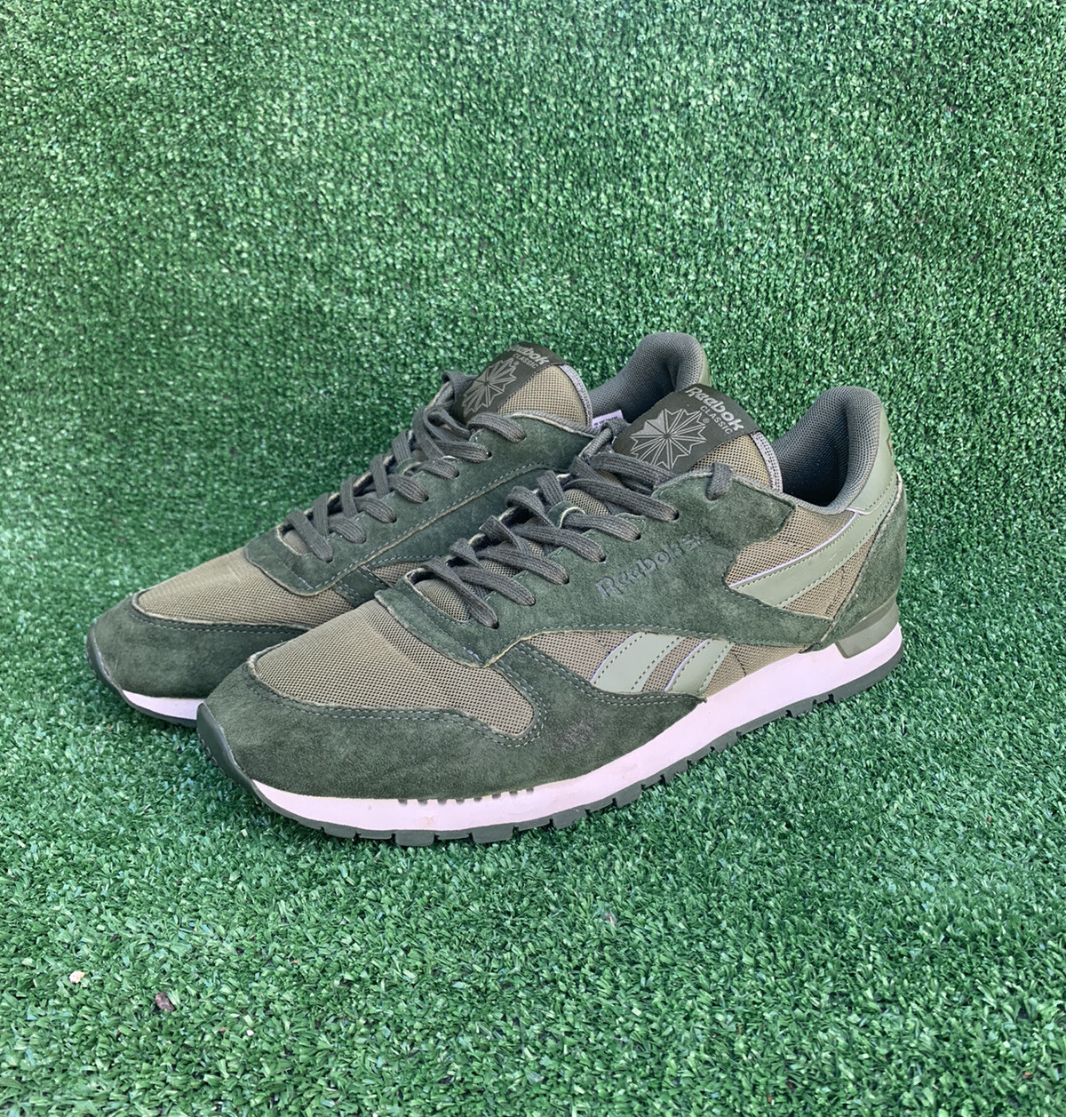 Reebok Mens Green Suede Classics size 