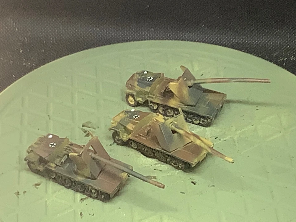 15mm.Painted German Late War SdKfz 251 Fur 8.8 CM KWK. Plt. - Image 4 of 4