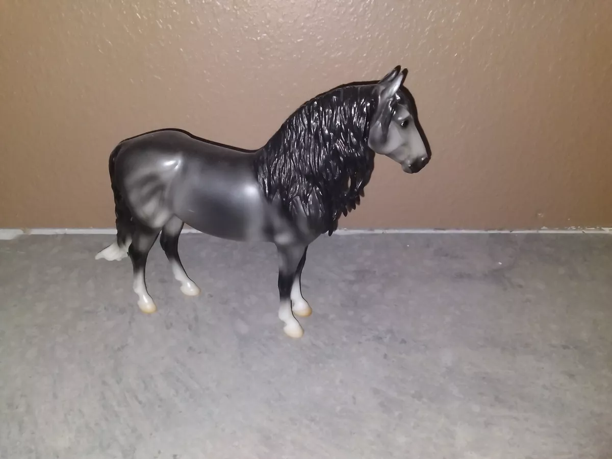 Breyer Traditional horse Christmas holiday Arctic Grandeur no box