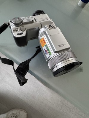 Sony Cyber-shot DSC-F717 5,0 MP Digitalkamera - Silber