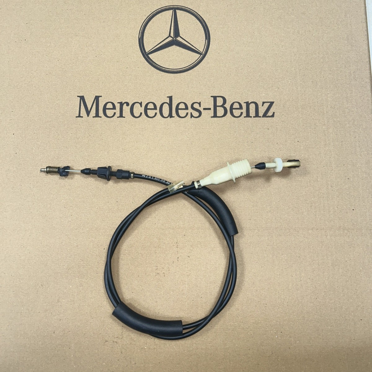 A2013003630 MERCEDES BENZ W201 190 ACCELERATOR CABLE RHD GENUINE
