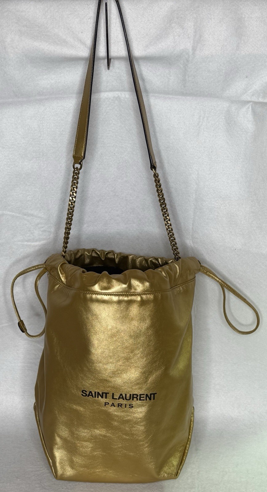 Borsa a secchiello Saint Laurent Teddy grande in pelle dorata