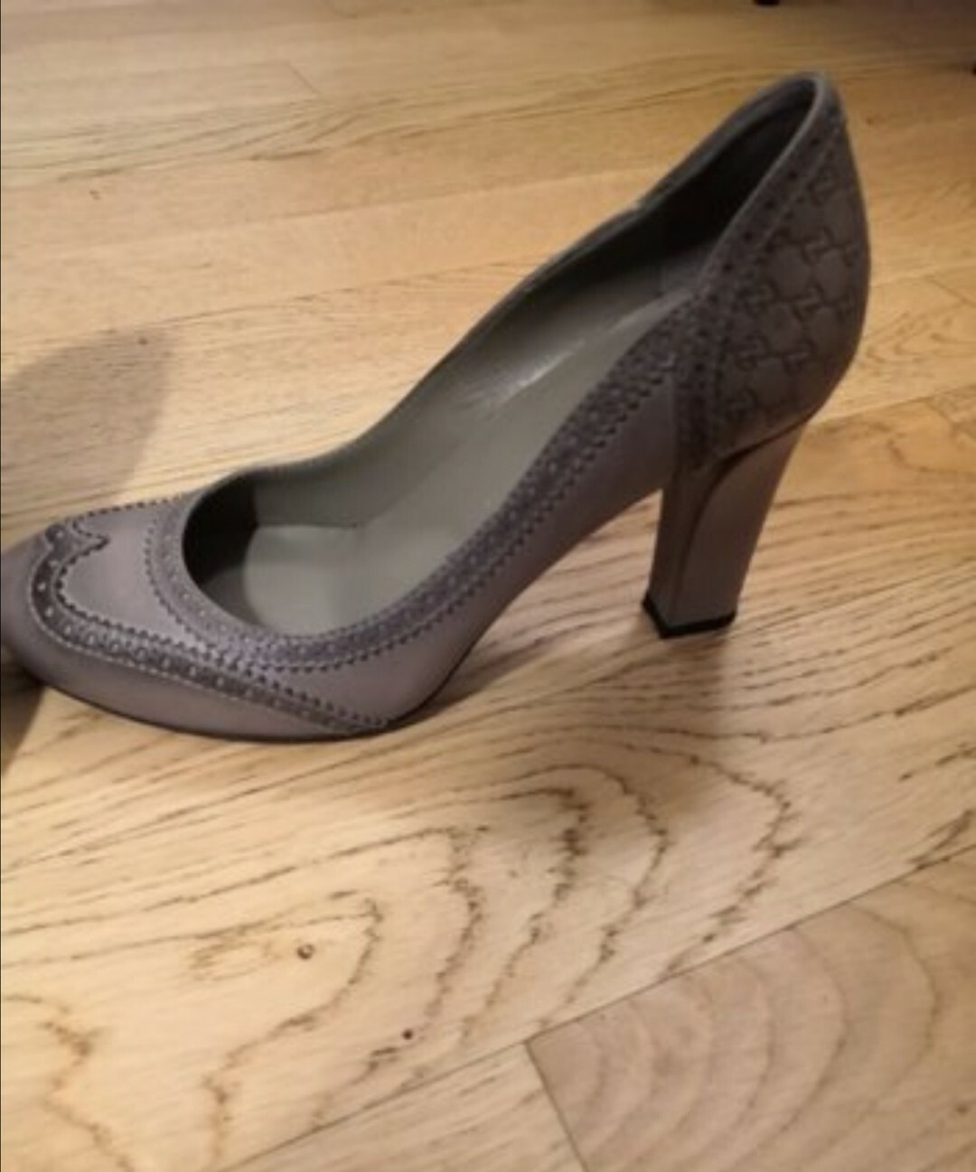 Gucci Brand Shoes for Women image 4
