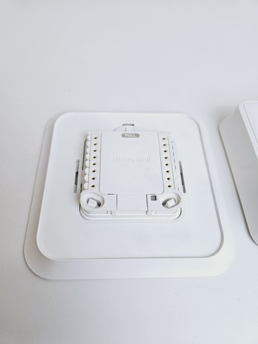 Honeywell TH6320U2008 T6 Pro Series Thermostat & Comfort Control - Picture 4 of 7