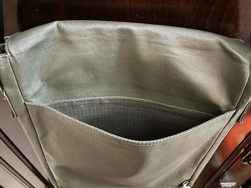 Incase Canvas Vertical Sling - 15x11x5 iPad/Laptop Case Green Duck Canvas - Picture 10 of 20