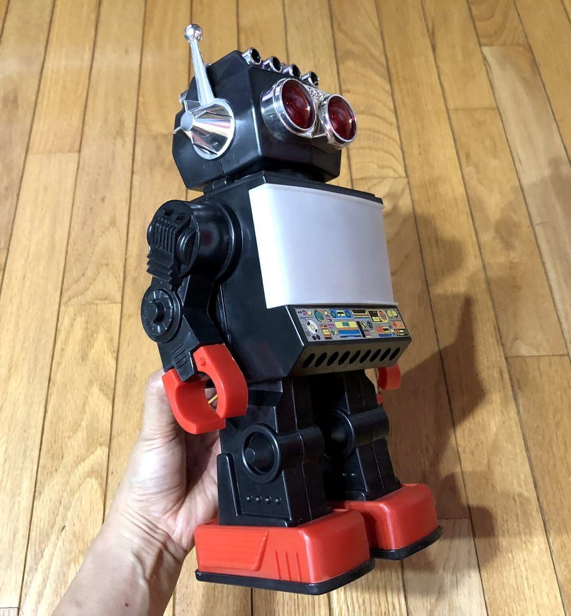 SATURN THE 13' GIANT WALKING TV SCREEN ROBOT KAMCO BATTERY