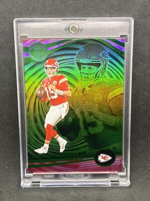 PATRICK MAHOMES RARE GREEN HOLO REFRACTOR INVESTMENT CARD PANINI SSP CHIEFS MVP