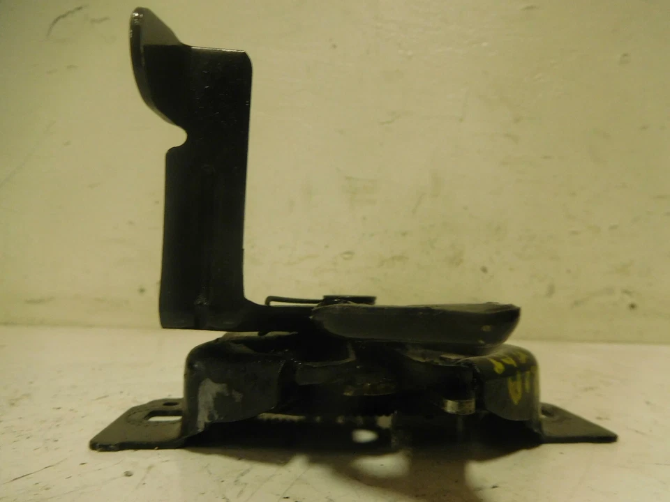 Ford Crown Victoria 2005 capó delantero bloqueo pestillo Foto 3 de 4