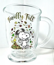 PEANUTS 2022 Worldwide LLC SNOOPY Finally Fall Glass Mug Cup 14oz Rare EUC
